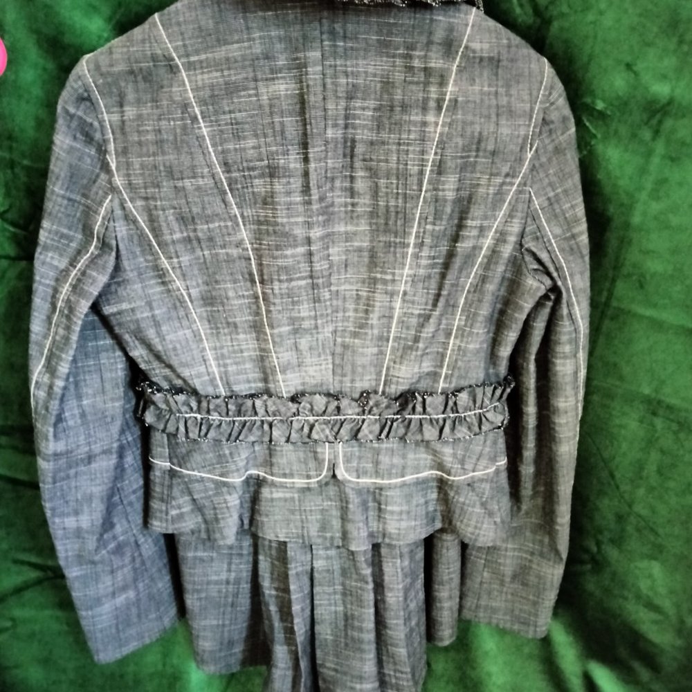 Suit - Picture 2 of 5